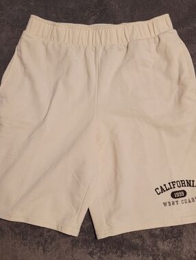 Refuge Athletics Cream Elastic Waist Athletic Shorts. Size S